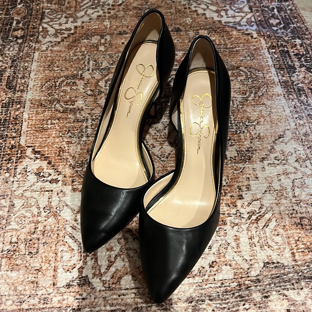 Jessica Simpson pumps